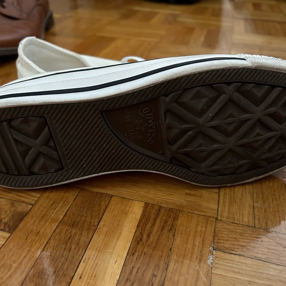 Converse low top with sparkle trim. - Picture 3 of 3